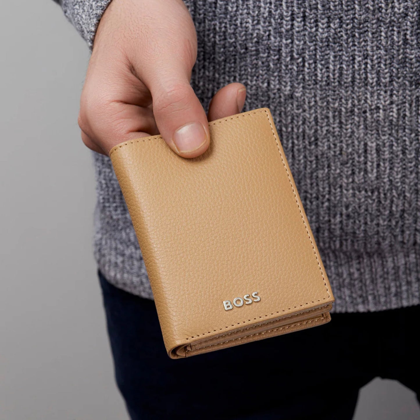 BOSS Trifold Classic Grained Card Holder